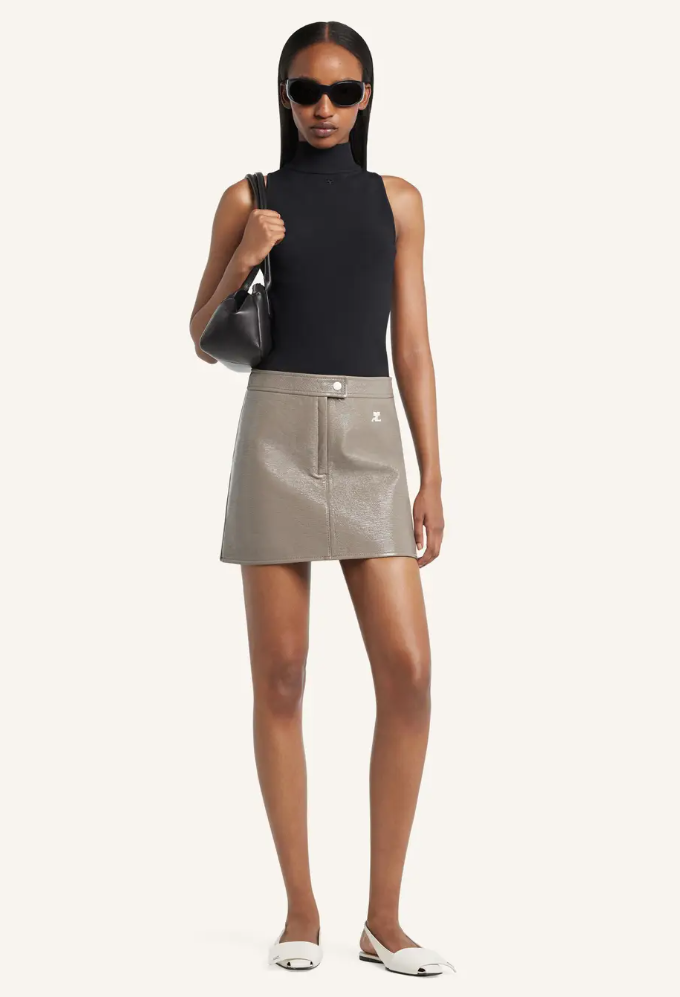 WOMEN - REEDITION VINYL MINI SKIRT MOCHA CLAIR - Courrèges