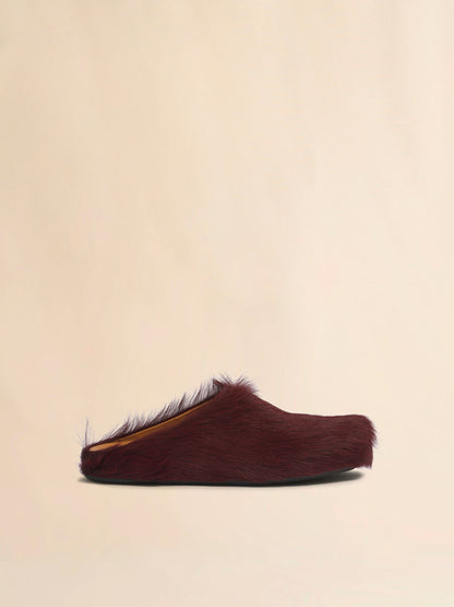 WOMEN - Sabots Fussbett rouges en cuir de veau à poils longs - Marni