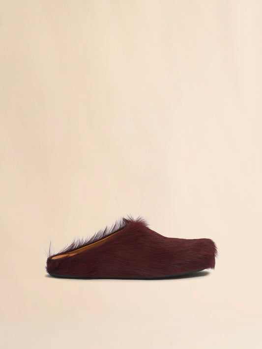 WOMEN - Sabots Fussbett rouges en cuir de veau à poils longs - Marni
